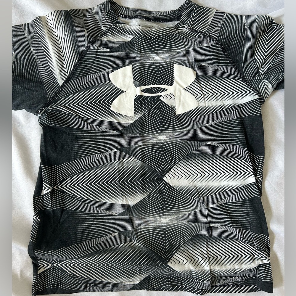 Youth UNDER ARMOUR t-shirt size L